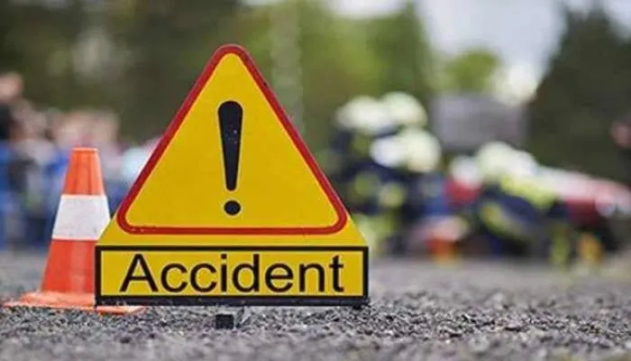 बरेली: ट्रैक्टर ट्राली और बाइक की भिड़ंत में एक की मौत, दो लोग गंभीर रूप से घायल