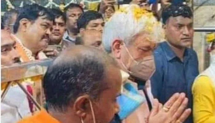 गाजीपुर: मनोज सिन्हा ने की चंडी माता की पूजा अर्चना