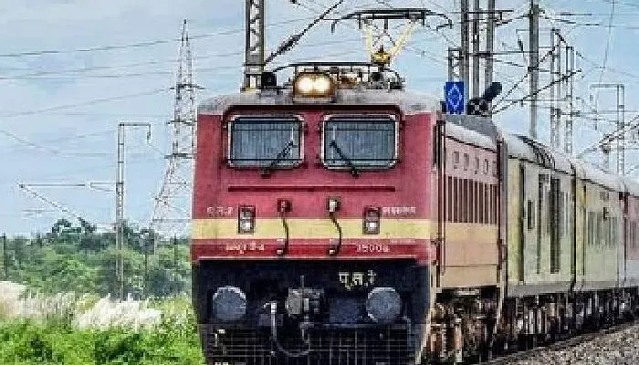 लखनऊ: प्रेमी युगल ने ट्रेन आगे कूदकर दी जान, मई में होनी थी लड़की के शादी