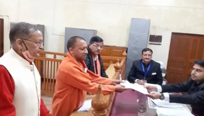 गोरखपुर: प्रस्तावकों के जरिये सीएम योगी ने दिया सामाजिक समरसता का संदेश