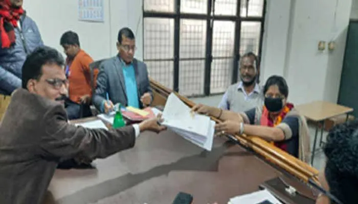 यूपी चुनाव: सिराथू सीट से डॉ. पल्लवी ने भरा पर्चा, केशव मौर्य पर बोला हमला