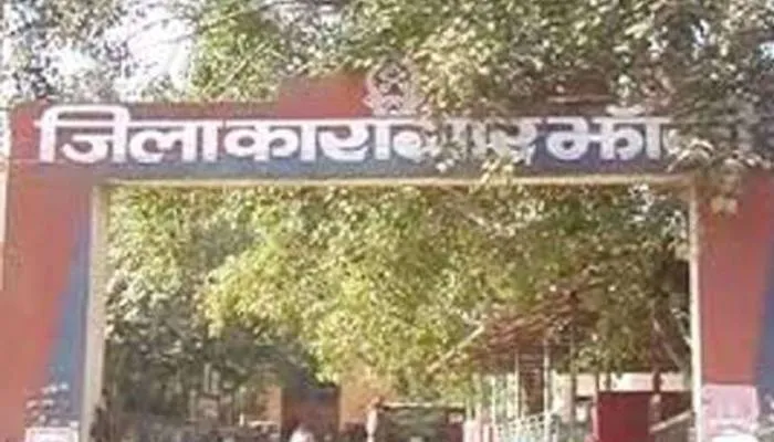 झांसी के जिला जेल का आला अधिकारियों ने किया औचक निरीक्षण