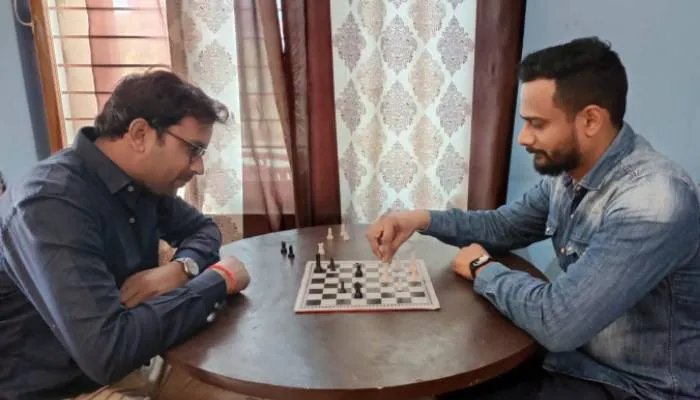 सीतापुर: शतरंज की चालों में चैंपियन बने आयुष वर्मा