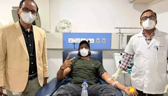 ऋतिक रोशन ने किया ब्लड डोनेट, फोटो शेयर कर कहा- मेरा ब्लड ग्रुप बहुत दुर्लभ है..