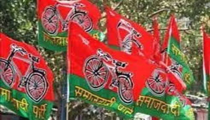 यूपी चुनाव: टिकट बंटवारे से नाराज कार्यकर्ताओं ने अखिलेश यादव का फूंका पुतला
