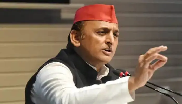 अखिलेश का भाजपा पर हमला, कहा- पहले के प्रचार की तस्वीरें ही झूठी थीं, अब तो रैली में भीड़ भी