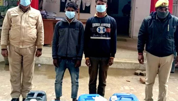 सीतापुर: पुलिस ने पकड़ी अवैध शराब की पांच भट्ठियां, 63 गिरफ्तार