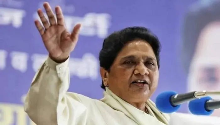 हार के डर से आजमगढ़ से भाग कर करहल गये अखिलेश : मायावती