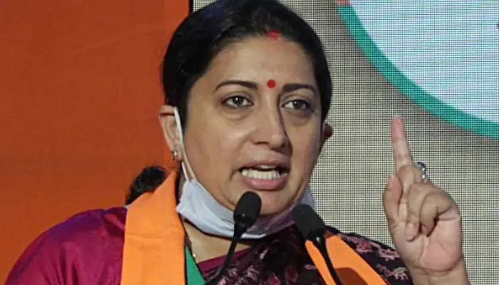 देश के दुश्मनों से हैं सपा व कांग्रेस के रिश्ते: स्मृति ईरानी