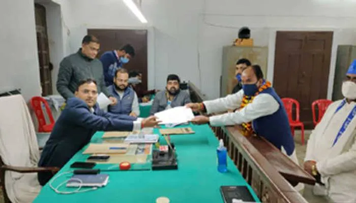 यूपी चुनाव: देवरिया में बसपा उम्मीदवार की पांच साल में नहीं बढ़ी उम्र