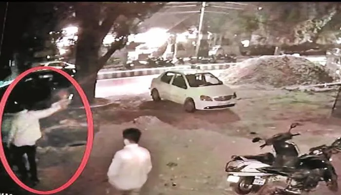 प्रयागराज: रंगदारी न मिलने पर हिस्ट्रीशीटर ने होटल के बाहर की फायरिंग, घटना सीसीटीवी में कैद