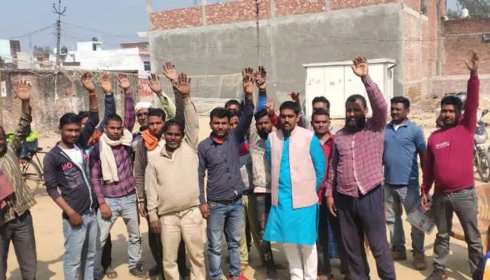 गोरखपुर: दो माह से जलापूर्ति बंद होने से आक्रोशित ग्रामीणों ने किया प्रदर्शन