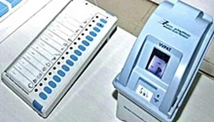 यूपी चुनाव 2022: मतदान के बाद अब EVM की रखवाली कर रहे हैं विपक्षी दल