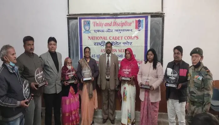 गोरखपुर: सेंट एंड्रयूज कॉलेज में किया गया शहीदों के परिजनों का सम्मान