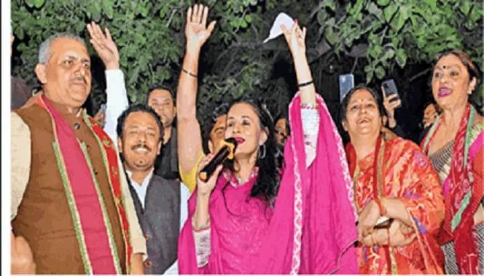 कानपुर: सपा विधायक ने लांघी मर्यादा, सुंदर कांड पर बोले- मेरी पत्नी सुंदर और मैं करता हूं कांड