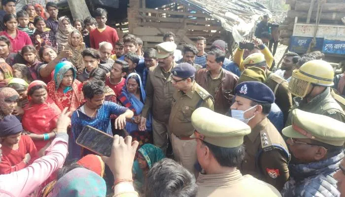 गोरखपुर: मनबढ़ों की पिटाई से युवक की मौत, आक्रोशित ग्रामीणों ने किया रोड जाम