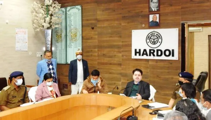 चुनावी प्रक्रिया में किसी भी प्रकार की न हो लापरवाही : मण्डलायुक्त