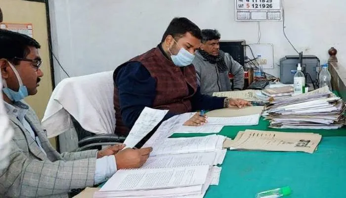 यूपी चुनाव: बलिया में 37 प्रत्याशियों का नामांकन खारिज, मैदान में बचे 85 उम्मीदवार