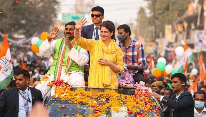 70 साल में कांग्रेस ने बनाया, भाजपा ने बेचा : प्रियंका गांधी