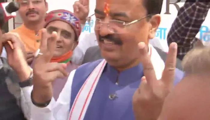 यूपी चुनाव 2022: प्रयागराज में केशव, सिद्धार्थ व रीता समेत कई नेताओं ने डाले वोट