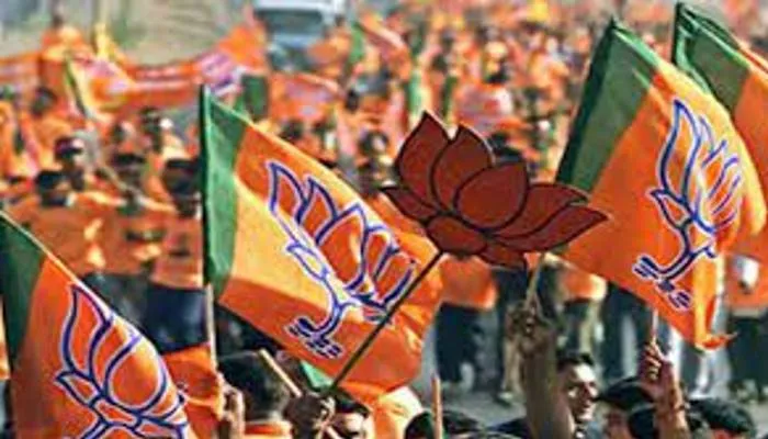 बलिया: भाजपा का टिकट घोषित होते ही बलिया की दो सीटों पर बगावत, पार्टी के लिए बना मुसीबत