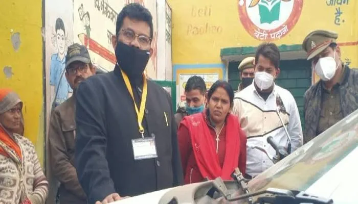 कन्नौज: क्रिटिकल बूथों का निरीक्षण कर प्रेक्षक ने दिए यह निर्देश