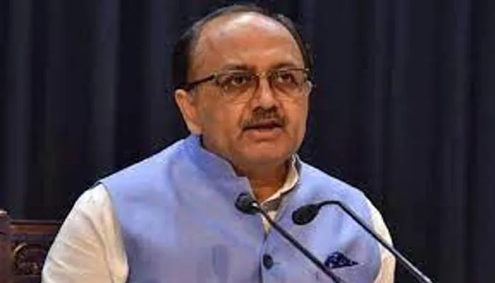 अखिलेश के कंप्रेसर वाले बयान पर योगी के मंत्री का पलटवार, कहा- पहले जनता के बीच जाकर गर्म तो हो जाओ