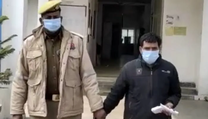 सीतापुर: कुख्यात हिस्ट्रीशीटर सहित दो अभियुक्तों को पुलिस ने दबोचा