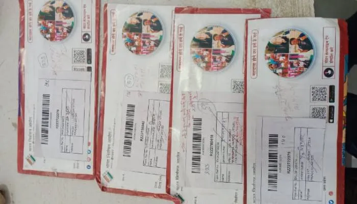 हरदोई: मतदाता पहचान पत्र का वितरण बना डाक विभाग के गले की हड्डी