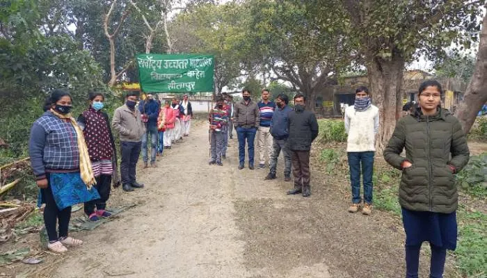 सीतापुर: छात्र-छात्राओं ने निकाली मतदाता जागरुकता रैली