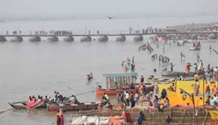 फर्रुखाबाद में मौनी अमावस्या पर हजारों भक्तों ने लगाई डुबकी