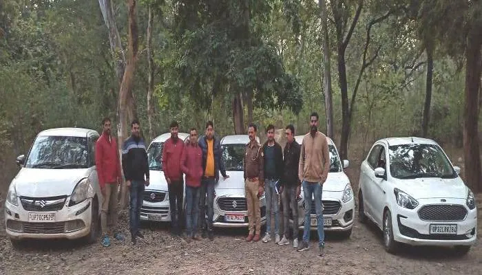 लखनऊ: फर्जी दस्तावेज तैयार कर चोरी की कारें बेचने वाले गिरोह का भंडाफोड़