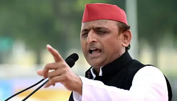 सपा सरकार में छात्राओं को मिलेगी मुफ्त बस सेवा : अखिलेश यादव