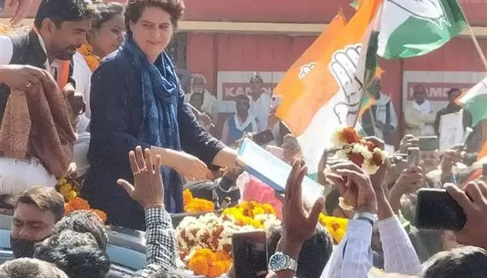 यूपी चुनाव: बलिया पहुंचीं प्रियंका गांधी, कांग्रेस प्रत्याशी के समर्थन में मांगा वोट