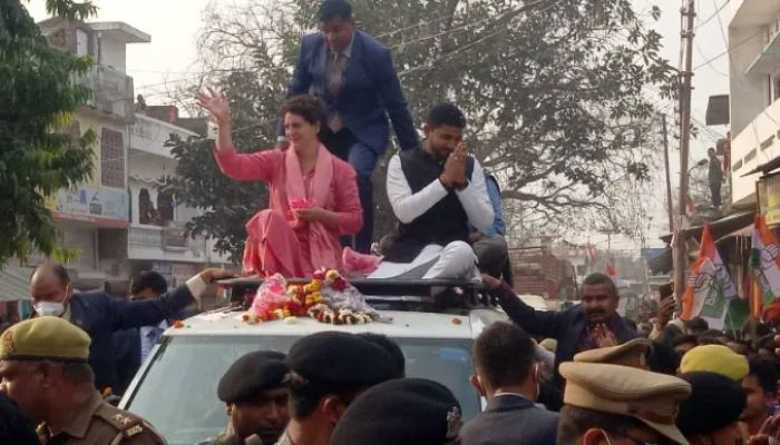 बाराबंकी: प्रियंका गांधी के रोड शो से जाम हुई रामनगर टाउन एरिया की सड़कें
