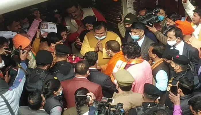 गोरखपुर: मुख्यमंत्री योगी ने “बाल” को दुलार “गोपाल” का किया दर्शन-पूजन