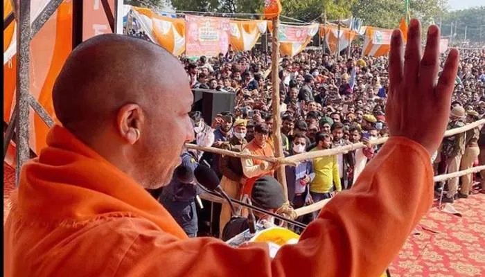 अखिलेश ने कब्रिस्तानों का विकास करवाया तो वोट भी वहीं से आएंगे : मुख्यमंत्री योगी