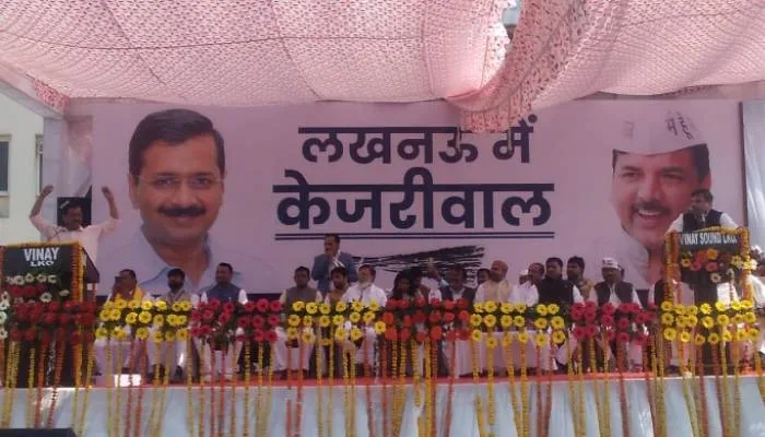 यूपी चुनाव 2022: लखनऊ में गरजे केजरीवाल, कहा- आप बताइए क्या आतंकवादी जनसेवा करता है…