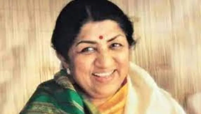 कानपुर: सुर कोकिला लता मंगेशकर को प्रशंसकों ने दी श्रद्धांजलि