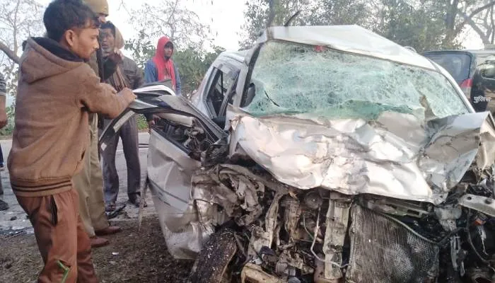 सीतापुर में भीषण हादसा: बोलेरो व कार में जोरदार भिड़ंत, दो महिलाओं समेत चार लोगों की मौत 