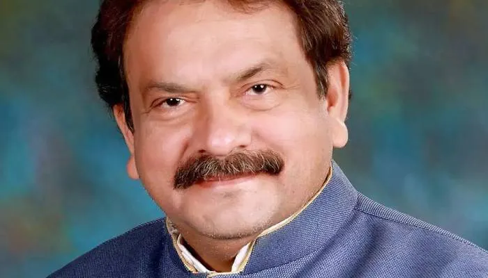 यूपी चुनाव: केंद्रीय मंत्री एसपी सिंह बघेल पर अज्ञात लोगों ने किया पथराव