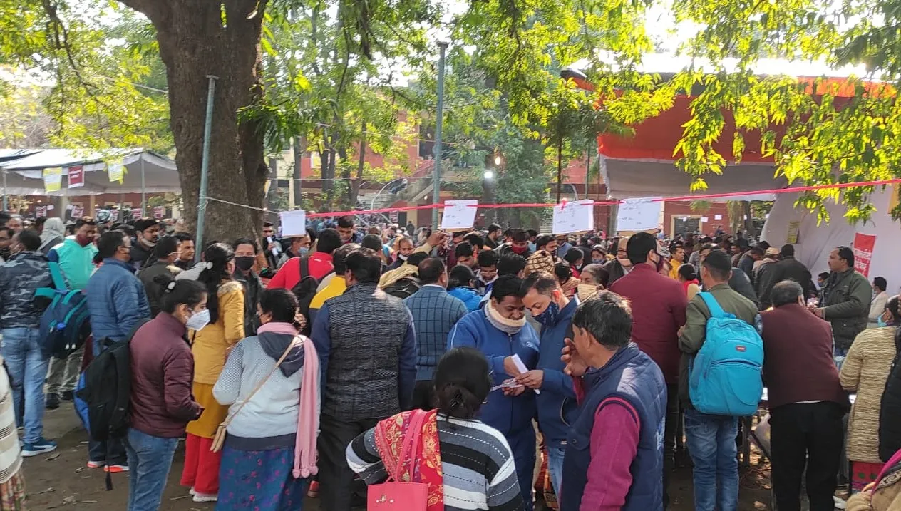 बरेली: सभी 9 विधानसभाओं के लिए पोलिंग पार्टियां रवाना, कोविड प्रोटोकॉल तार-तार, सुबह सात बजे से होगा मतदान