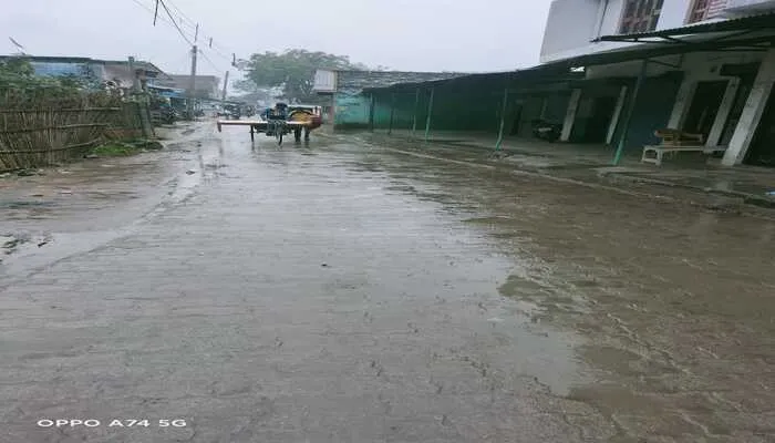 बहराइच:  मौसम ने ली करवट, फिर बढ़ी ठंड, घरों में दुबके लोग