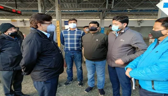 गोरखपुर: जीएम ने किया छपरा-गोरखपुर खंड का विन्डो ट्रेलिंग निरीक्षण