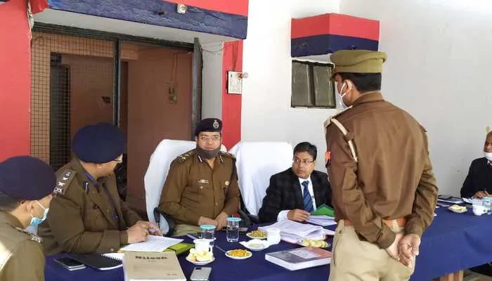 बहराइच: डीआईजी और कमिश्नर ने चुनाव को लेकर की समीक्षा बैठक, दिए यह निर्देश