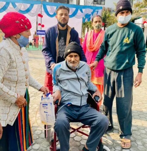 हल्द्वानी: जब अस्पताल में भर्ती मरीज ने कहा ‘मैं आखिरी बार वोट देना चाहता हूं… मुझे वोट देने से मत रोको’