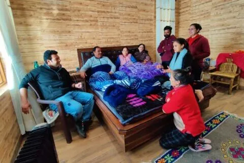 देहरादून: इमोशनल वीडियो के बाद जीत को लेकर पूरी तरह आश्वस्त हैं अनुकृति, परिवार संग बिता रहीं फुर्सत के पल