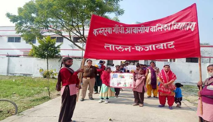 अयोध्या: हाथों में मेहंदी रचाकर और रैली निकालकर मतदाताओं को किया जागरूक
