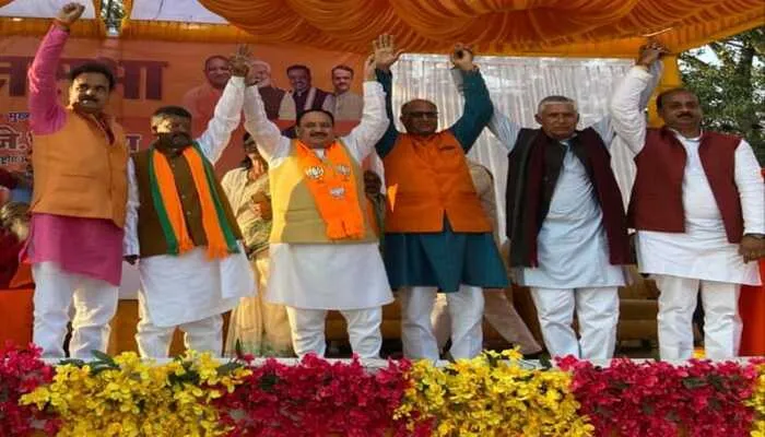 जिनको चरणामृत लेना नहीं आता, वह आजकल चंदन लगा रहे हैं: नड्डा