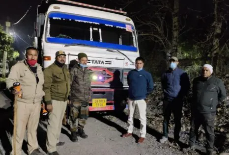हल्द्वानी: रॉयल्टी से अधिक आरबीएम लदा होने पर हाईवा सीज